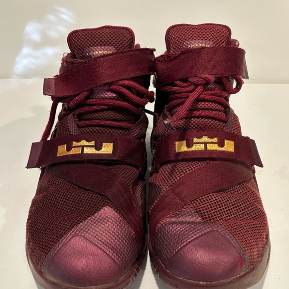 Men's Nike LeBron Soldier 9 Premium Basketball Shoes Sneakers Sz 10 Deep Garnet - Picture 1 of 10